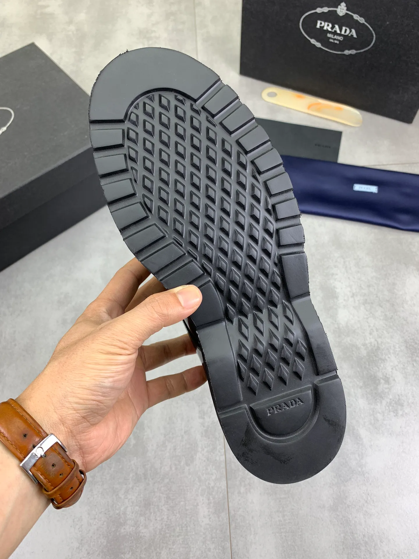 Factory price P880 💰Original quality, top version🔱 ＰＲＡＤＡ——Prada. Men's business casual leather shoes, top quality products. 1:1 shipment ⬆️Luxurious and noble👞All imported original color-rubbed open edge beads, just to create a more comfortable wearing body Tested, upper: original comfortable open-edge bead-rubbed calf leather ➕Top imported water-dyed full cow lining, original light and comfortable TPU foam combination bottom ✔️Code number: 39-44 (38.45 can be customized)